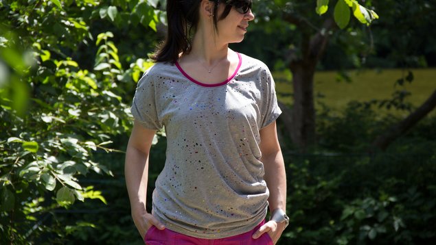 Schnittmuster Draped-Shirt Elaine mit Kleks-Farbspritzer Design