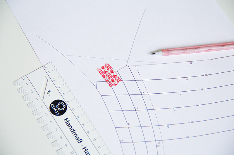 Sewing tutorial for an envelope neckline pattydoo