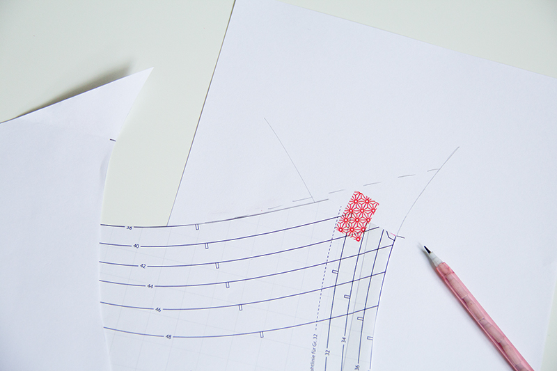 Sewing tutorial for an envelope neckline pattydoo