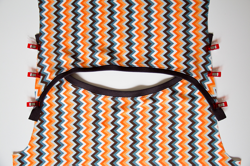 Sewing tutorial for an envelope neckline pattydoo