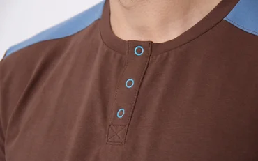 Nähanleitung Knopfleiste an einen Shirtausschnitt nähen