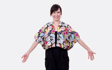 Schnittmuster Bolero-Jacke mit Folklore-Skulls Stoffen