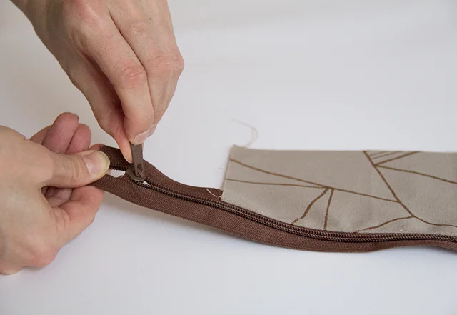 Reißverschluss aufziehen