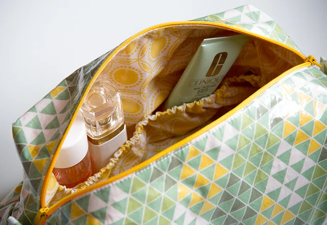 gratis Schnittmuster Kosmetiktasche mit Innenfächern nähen