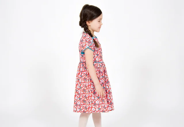 Schnittmuster Kinderkleid mit Butterfly-Stoffen Schnittmuster Kinderkleid mit Butterfly-Stoffen