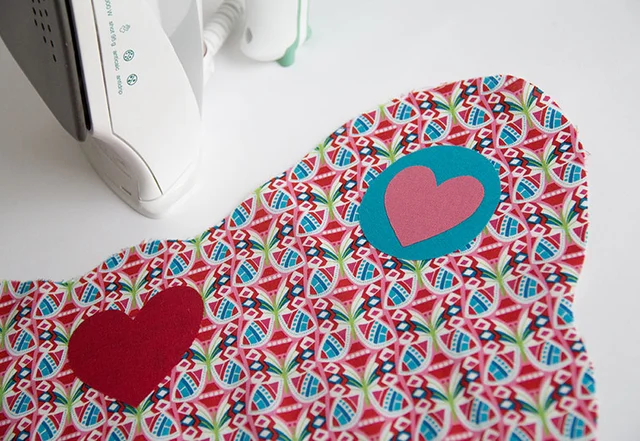 Nähanleitung Schmetterlings-Kissen Applikationen anbringen