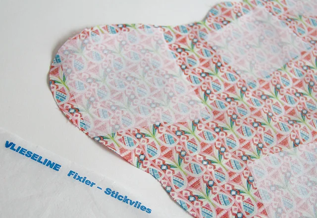 Nähanleitung Schmetterlings-Kissen mit Vlies verstärken