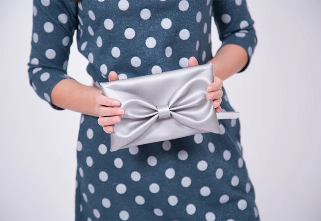 Clutch Leder silber Anleitung