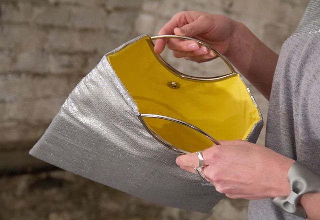 Nähanleitung Clutch aus Paillettenstoff