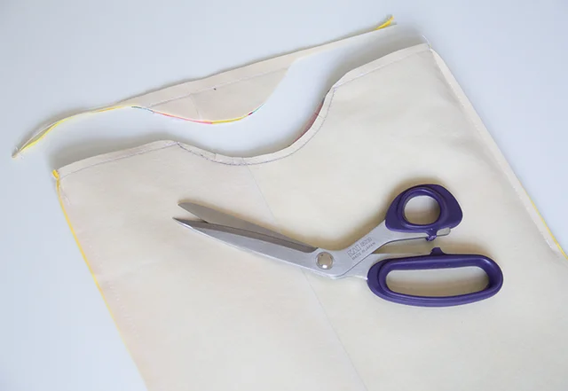 an der Griffrundung einschneiden