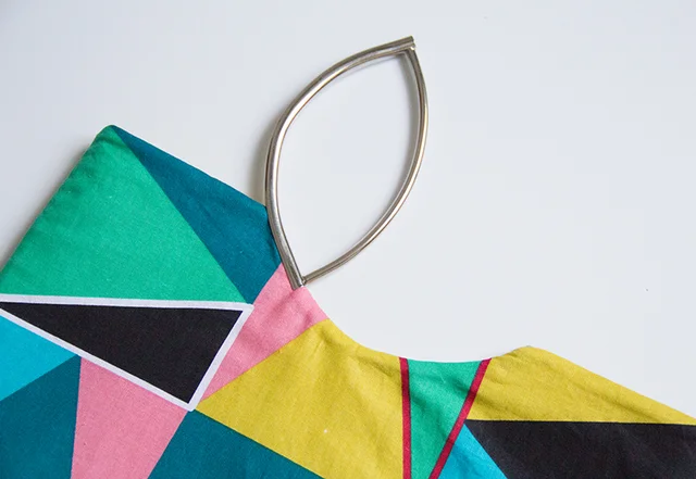 Clutch selber nähen Bügel aufziehen