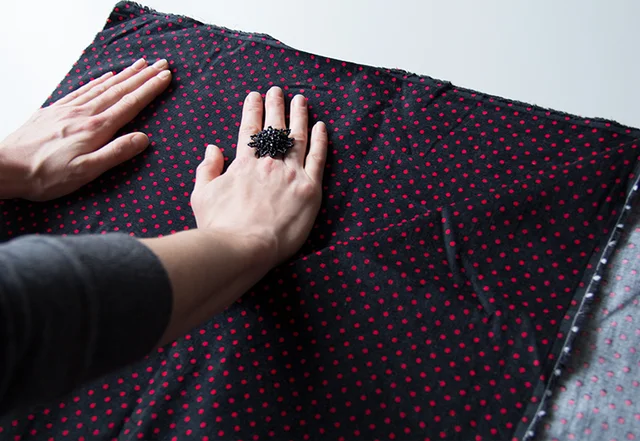 Cord-Stoff Fadenlauf