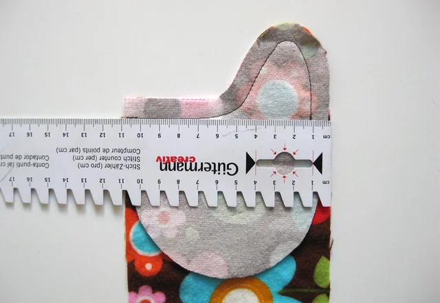 Kinderhandschuhe Daumennaht endet auf einer Höhe