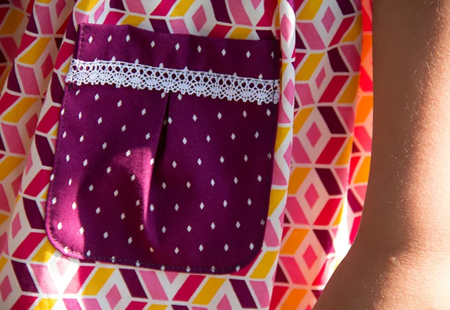 Dirndlkleid mit aufgesetzter Tasche