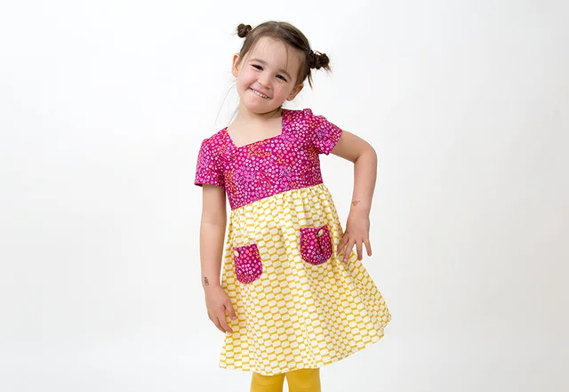 Dirndlkleid mit Volksfaden-Stoffen Dirndlkleid mit Volksfaden-Stoffen