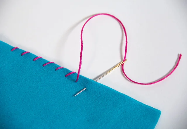 kostenloses Schnittmuster Filzmonster mit der Hand nähen Umschlingstich