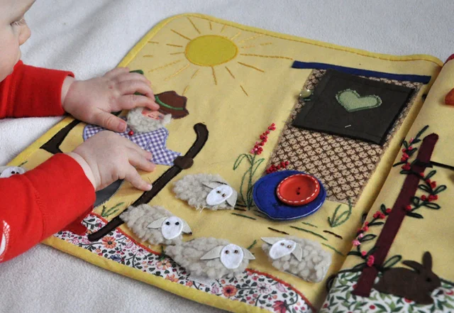 Fühlbuch für Babies Bauernhofmotiv