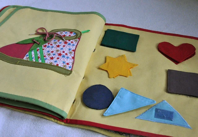 Fühlbuch für Babies Turnschuh