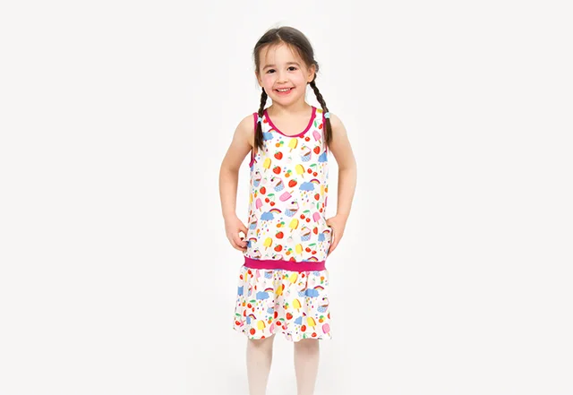 Trägerkleid mit Früchte-Design-Stoffen Trägerkleid mit Früchte-Design-Stoffen
