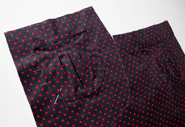 Hinterhose- Taschen aufstecken