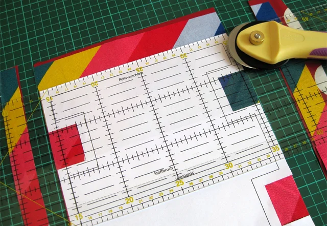 Patchworklineal für ein Spitzentäschlein mit gratis Schnittmuster Patchworklineal für ein Spitzentäschlein mit gratis Schnittmuster