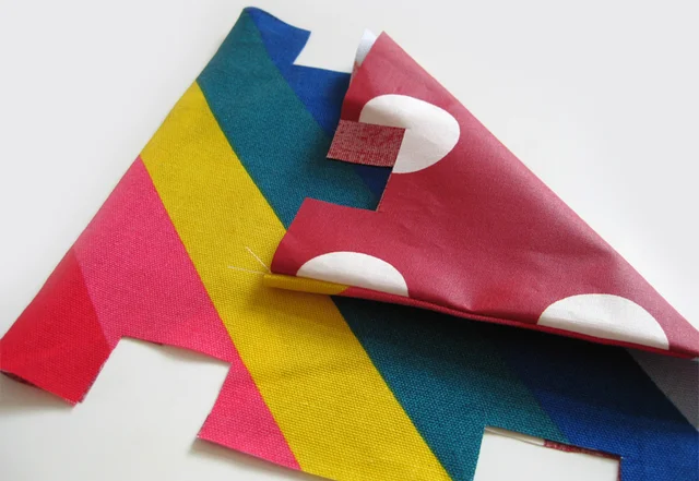 kostenloses Schnittmuster Spitzentäschlein Reißverschluss nähen