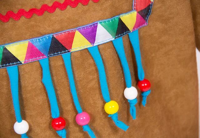 Indianerkostüm mit Holzperlen