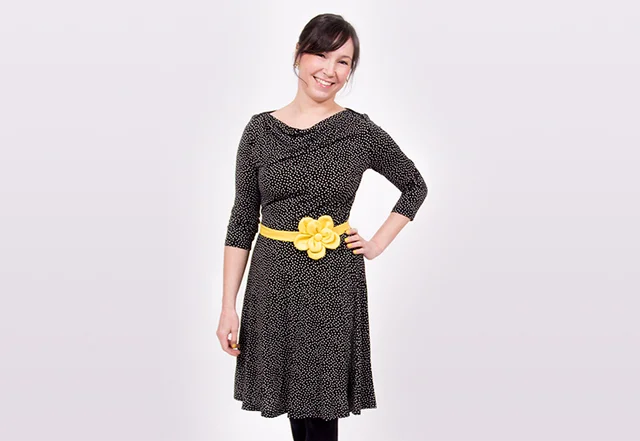 Jerseykleid mit Wasserfallausschnitt