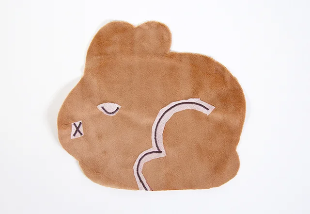 Kissen Hase Nähanleitung Stickvlies entfernen