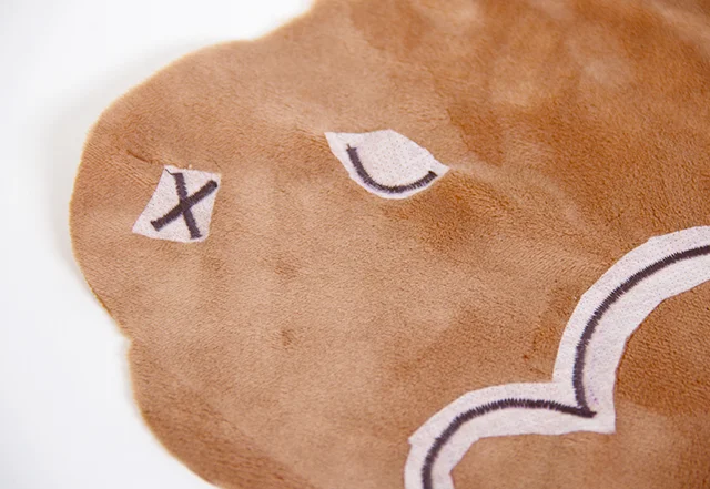 Kissen Hase Anleitung Stickvlies entfernen