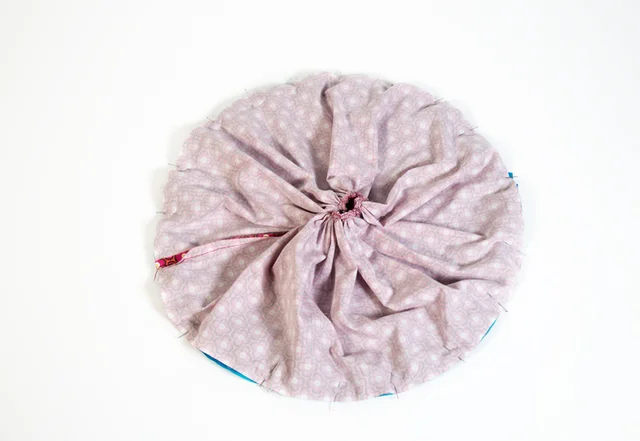 Nähanleitung rundes Kissen Lagen zusammenstecken