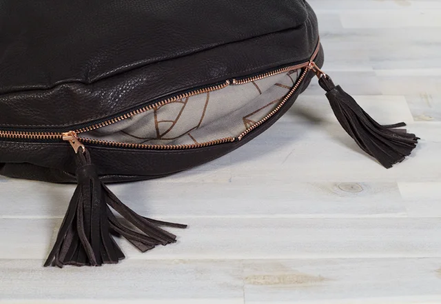 Leder Hobobag Reissverschluss Quasten