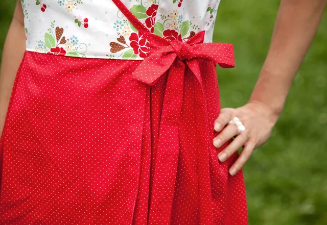 selbst genähter Rock mit Schleifenband