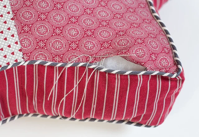 kostenlose Nähanleitung Sternkissen Wendeöffnung mit Matratzenstich schließen