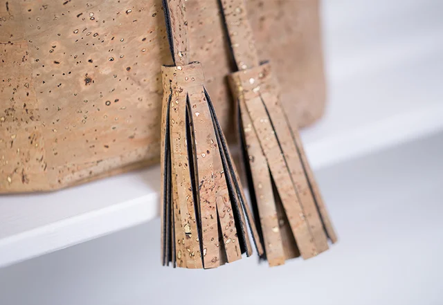 Nähanleitung Bucket Bag: Quasten aus Korkstoff selber machen