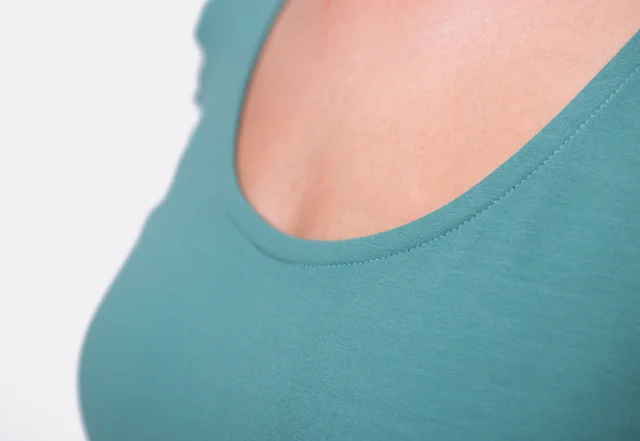 Schnittmuster Shirt mit Ausschnitt "auf die feine Art" nähen