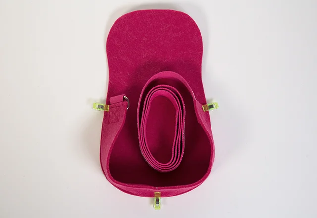 Nähanleitung: Tasche aus Filz Seitenteile annähen