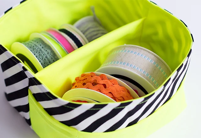 Utensilo Neon mit Streifenstoff