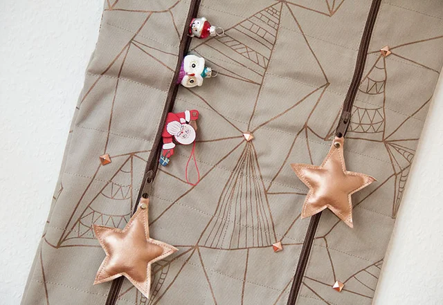 Reißverschluss mit verzierten Sternen