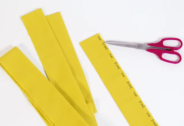 Schnittmuster Schürze Faltenposition markieren