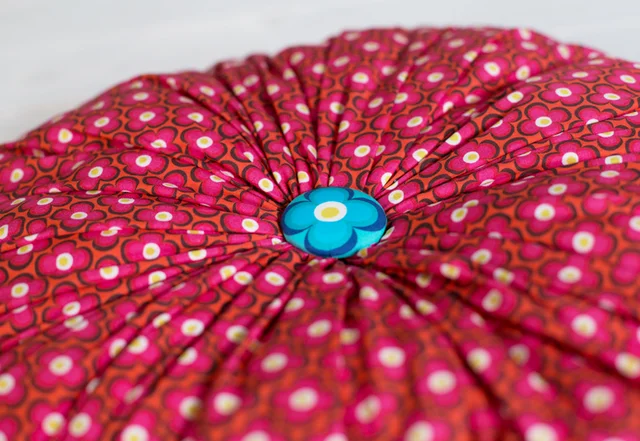 Knopf rundes Blumenkissen