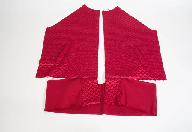 Nähanleitung Blousonkragen an Kapuzenjacke nähen: Saumbund annähen