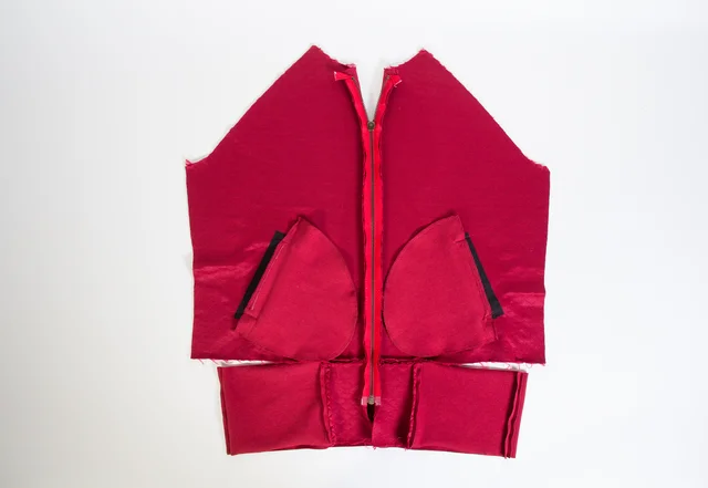 Nähanleitung Blousonkragen an Kapuzenjacke nähen: Reißverschluss annähen