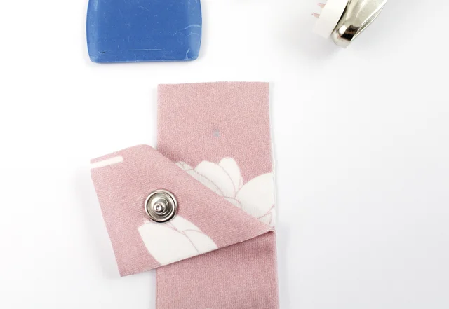 Step 05 Knopfposition übertragen