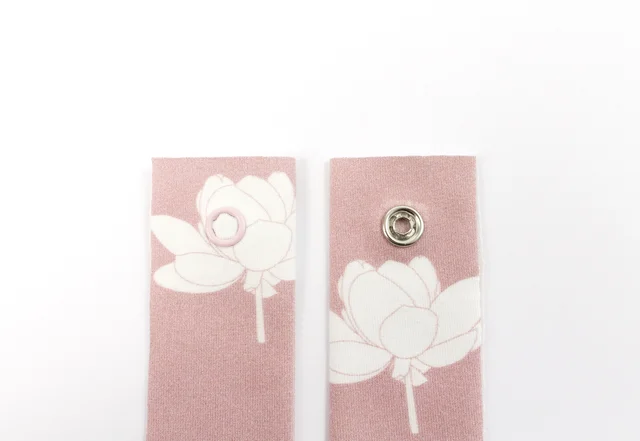 Step 06 Jersey Druckknopf am Untertritt anbringen