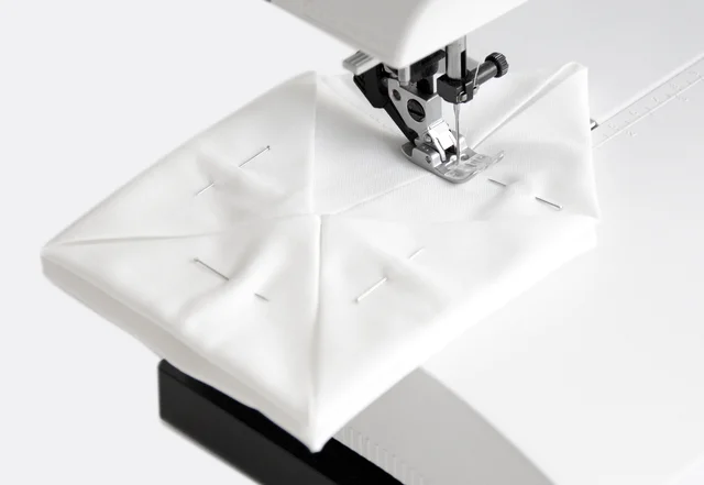 Nähanleitung Cathedral-Window Patchworkkissen Ecken zusammennähen