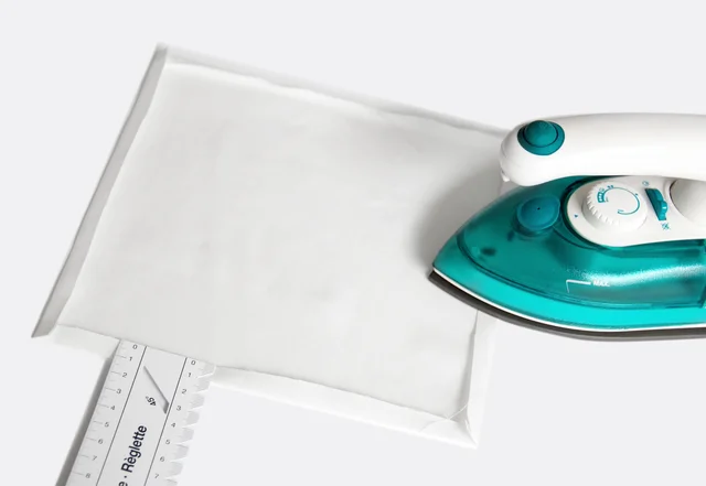 Nähanleitung Cathedral-Window Patchworkkissen Kanten bügeln