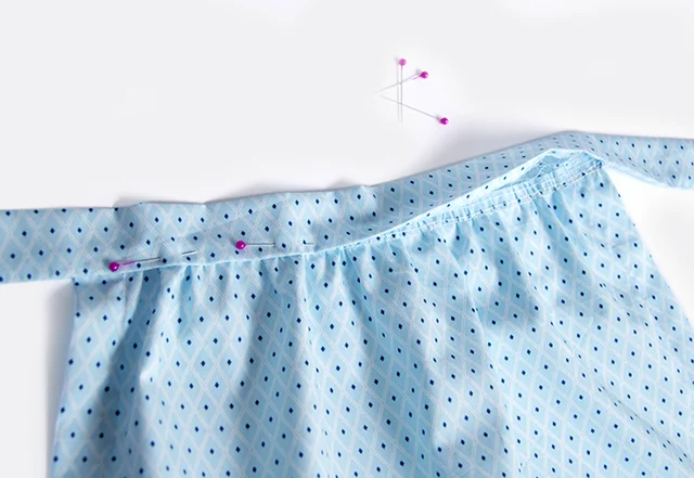 Nähanleitung Schürze: Bindeband absteppen