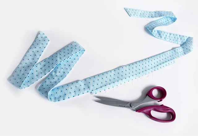 Nähanleitung Schürze Bindeband einschneiden