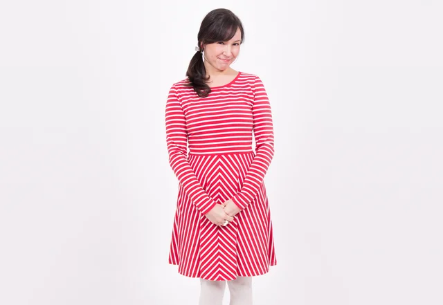 Schnittmuster Kleid mit Streifenmuster Schnittmuster Kleid mit Streifenmuster